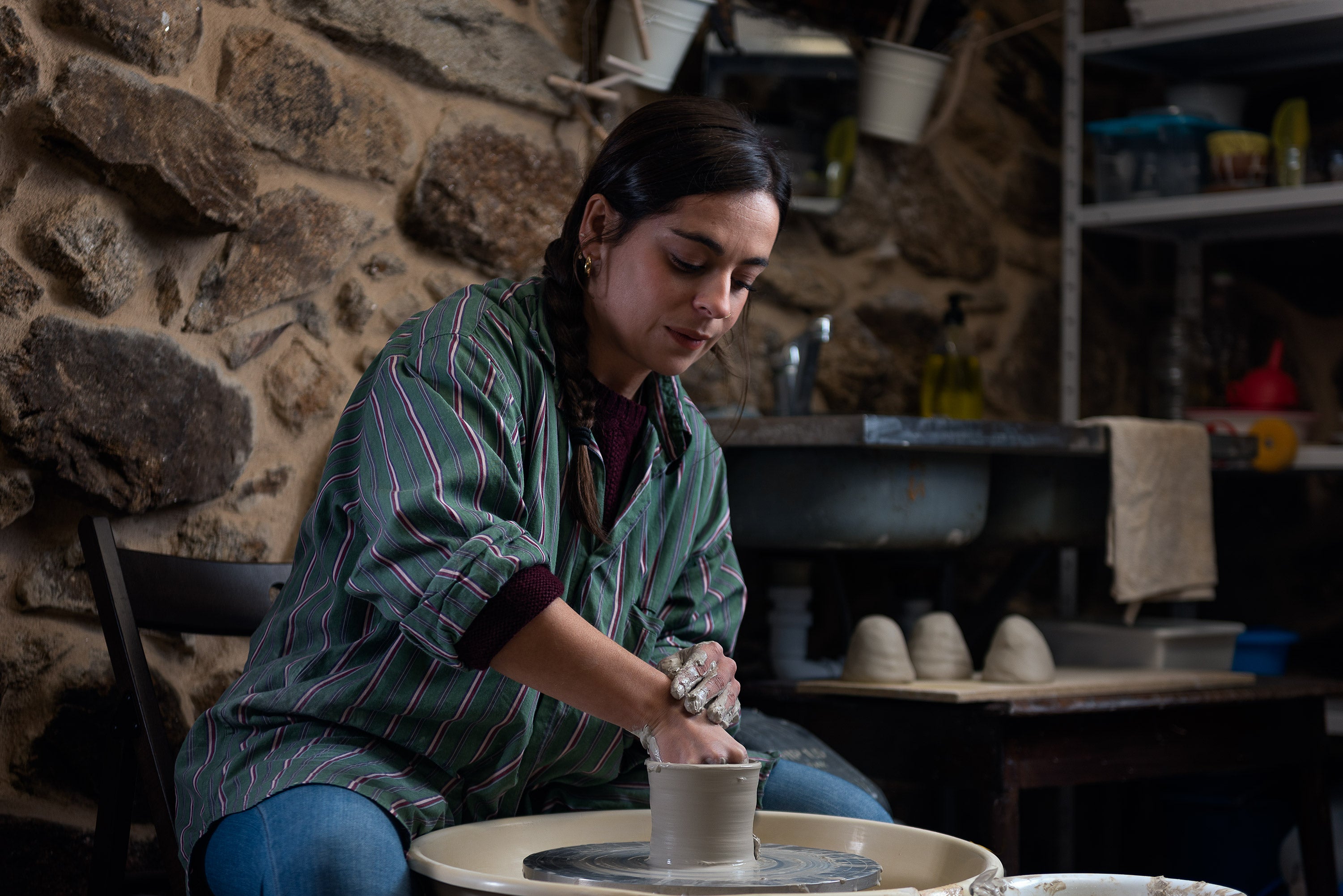 VOA, article: Abi Castillo (Fig.)