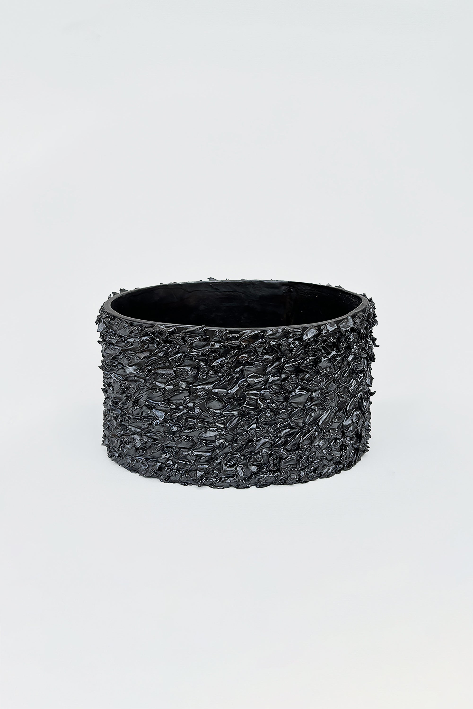 VOA: Black Oval Barbed (Thumbnail)