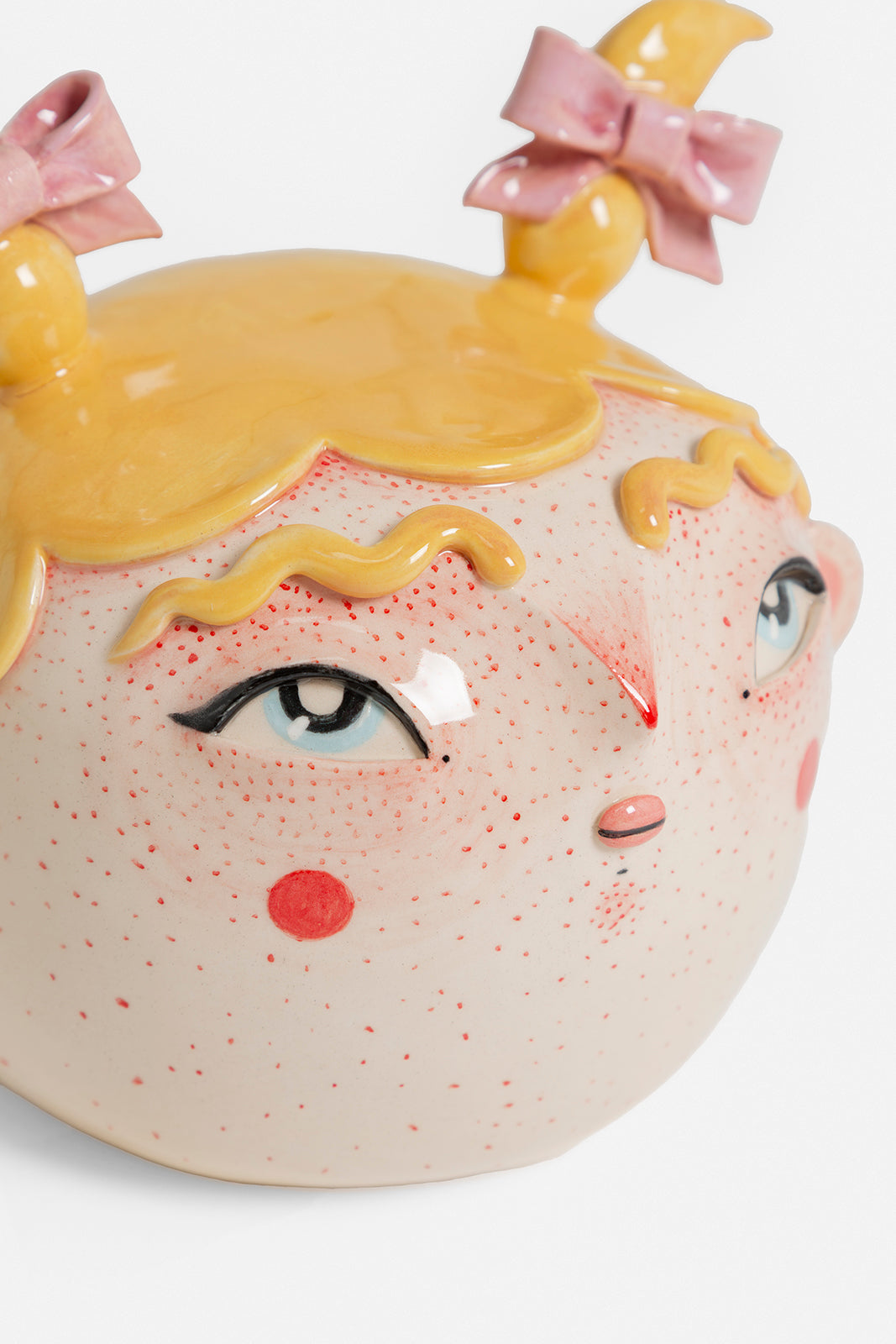 VOA, product: Lazos rosas Sculpture (Fig. 3)