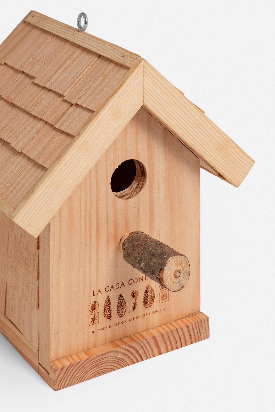 VOA, product: La Casa Conífera Birdhouse. Wood (Fig. 3)