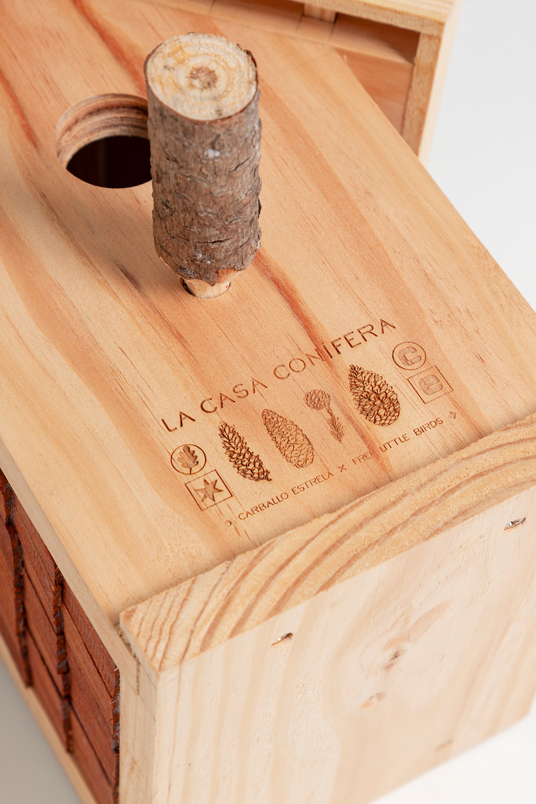 VOA, product: La Casa Conífera Birdhouse. Needle (Fig. 4)
