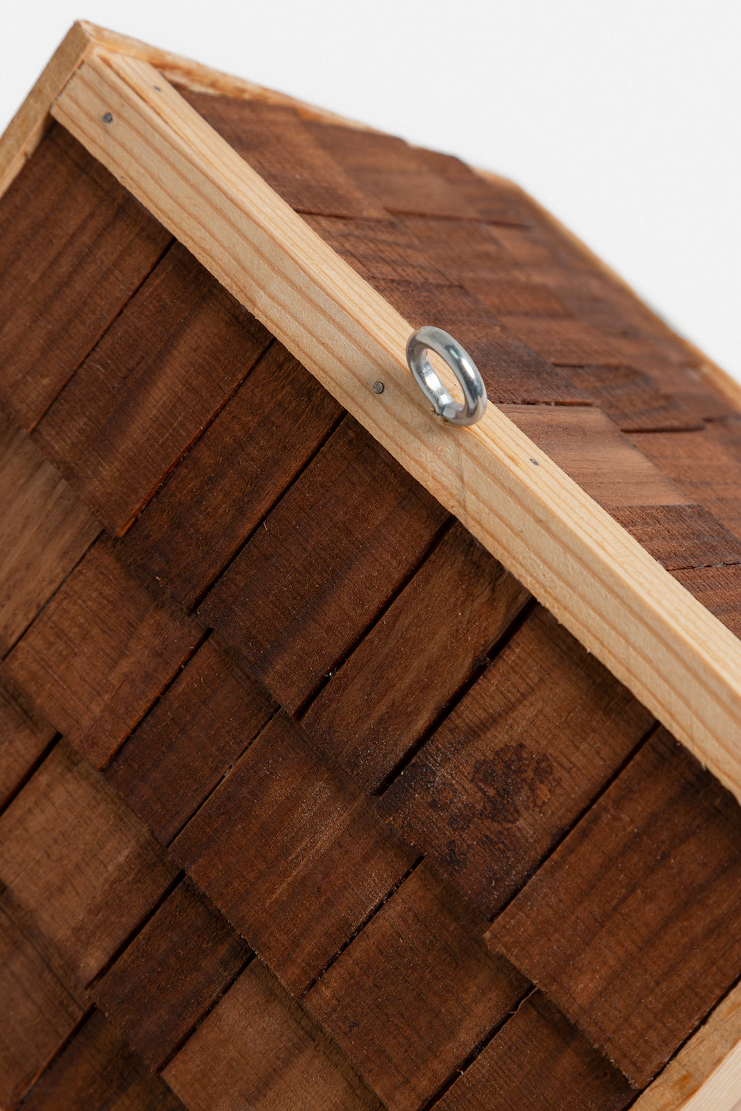 VOA, product: La Casa Conífera Birdhouse. Pinecone (Fig. 5)